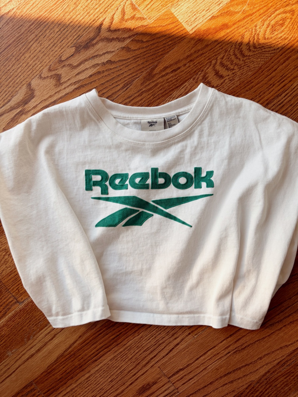 New Vintage Retro Reebok White Cropped Shirt with Green Embroidered Logo